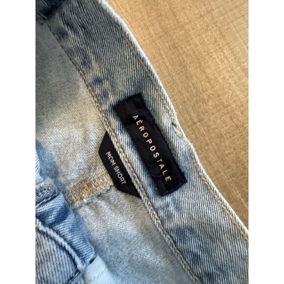 Aeropostale Mom Short Womens 4 Blue Distressed Denim Shorts - Picture 2 of 2